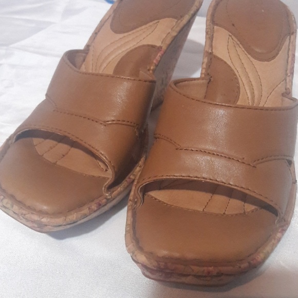 ❤SOLD❤$16 Born wedge leather sandals 7 3.5" - Picture 8 of 8